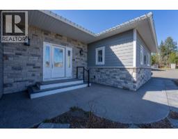 4898 Telqua Drive, 108 Mile Ranch, BC V0K2Z0 Photo 18