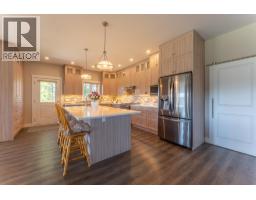 Kitchen - 4898 Telqua Drive, 108 Mile Ranch, BC V0K2Z0 Photo 6