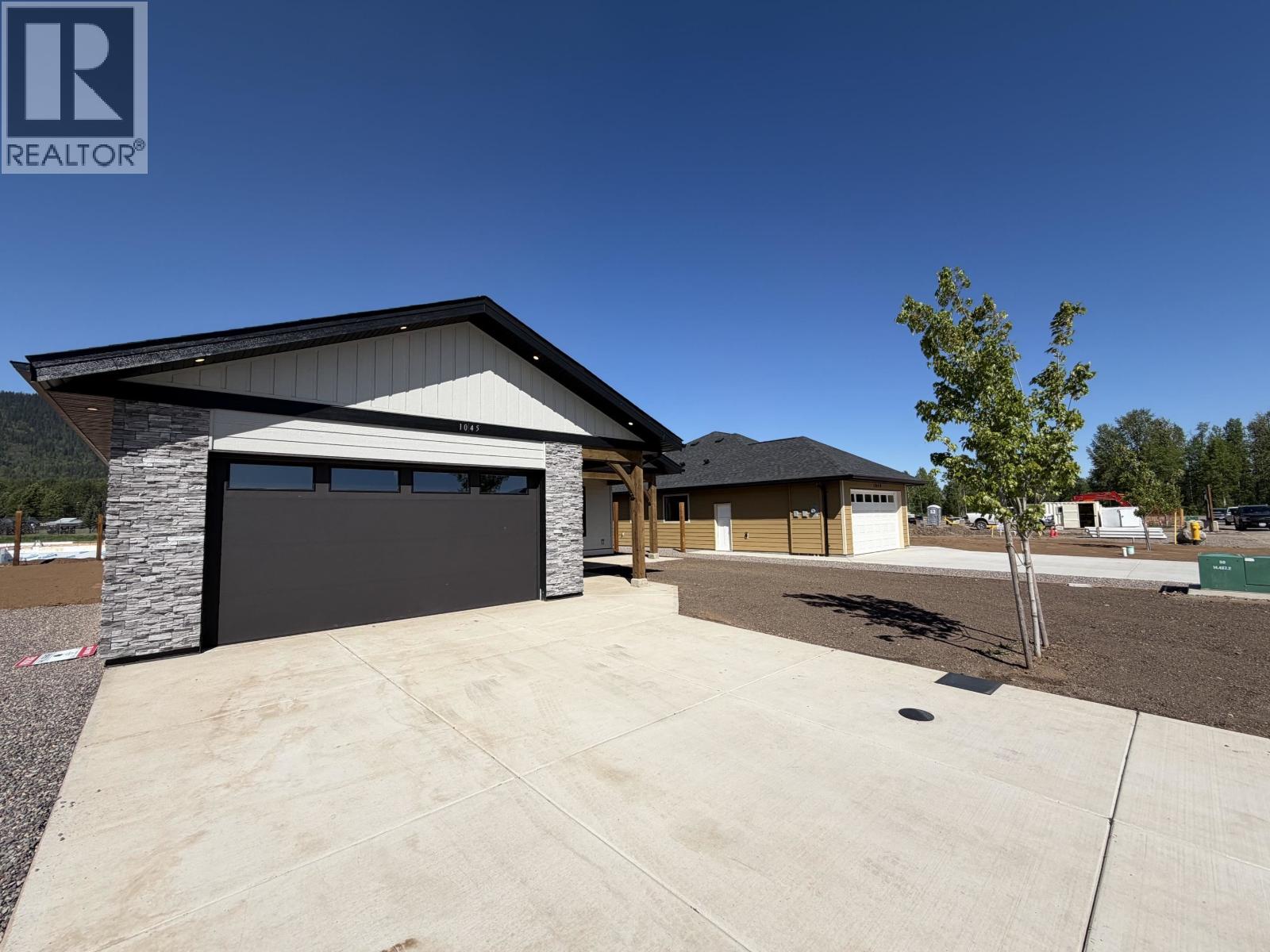 1045 PARKSIDE AVENUE - 5