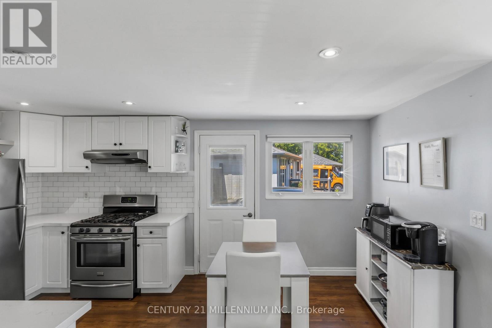 796 GRANDVIEW DRIVE - 10