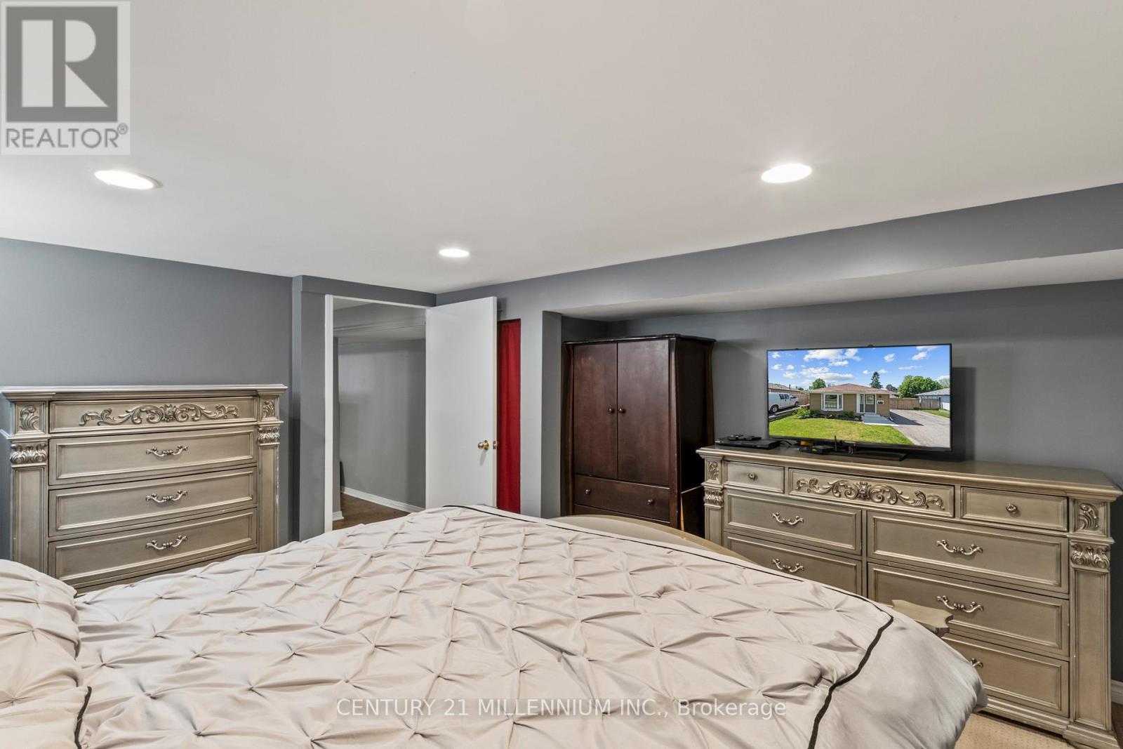 796 GRANDVIEW DRIVE - 24