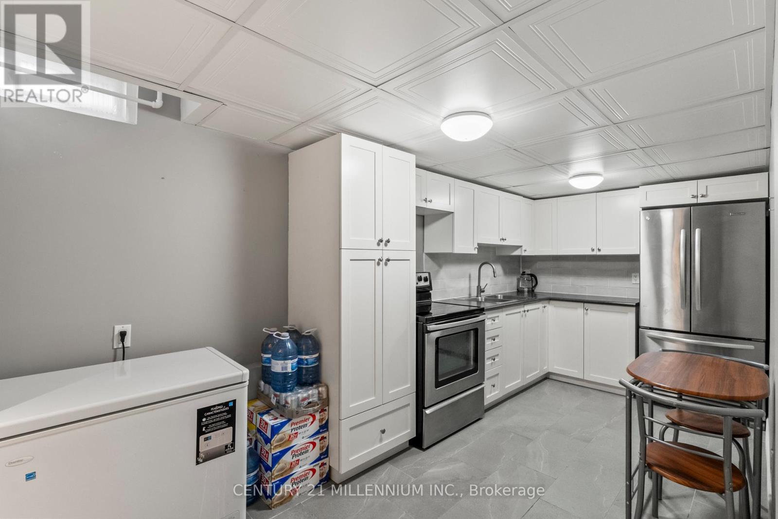 796 GRANDVIEW DRIVE - 25