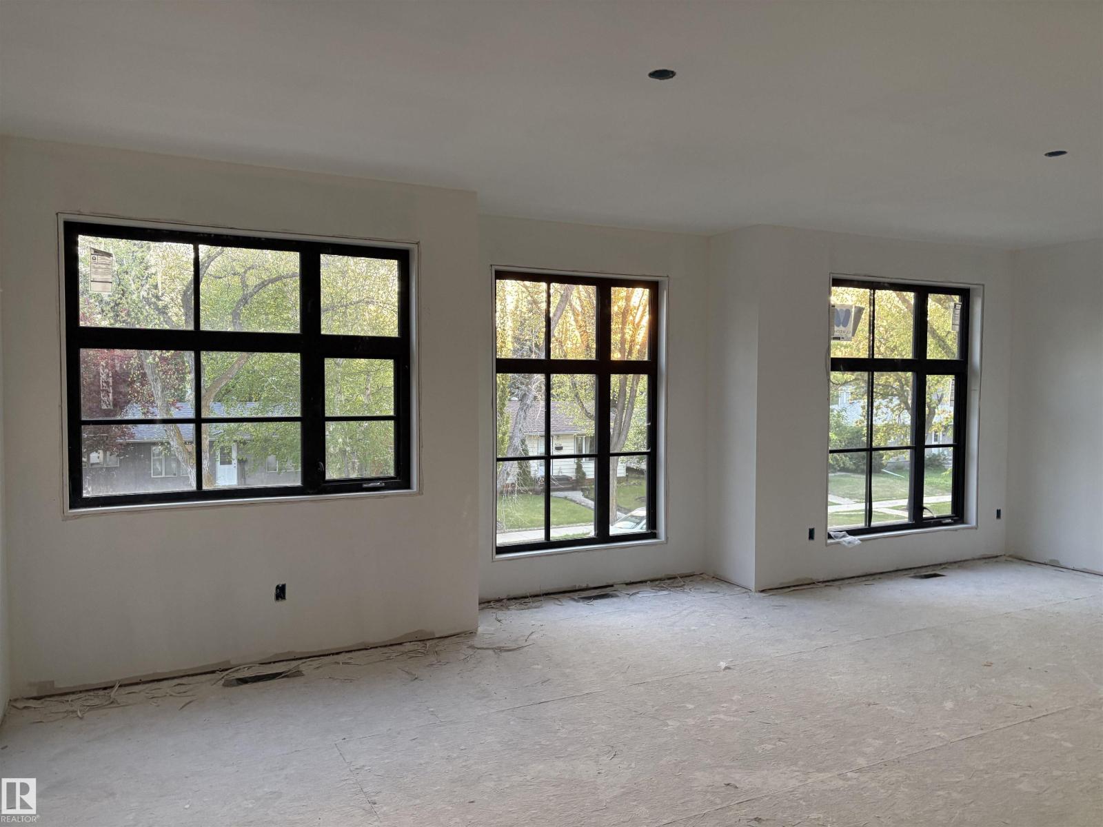 9243 148 ST NW - 18