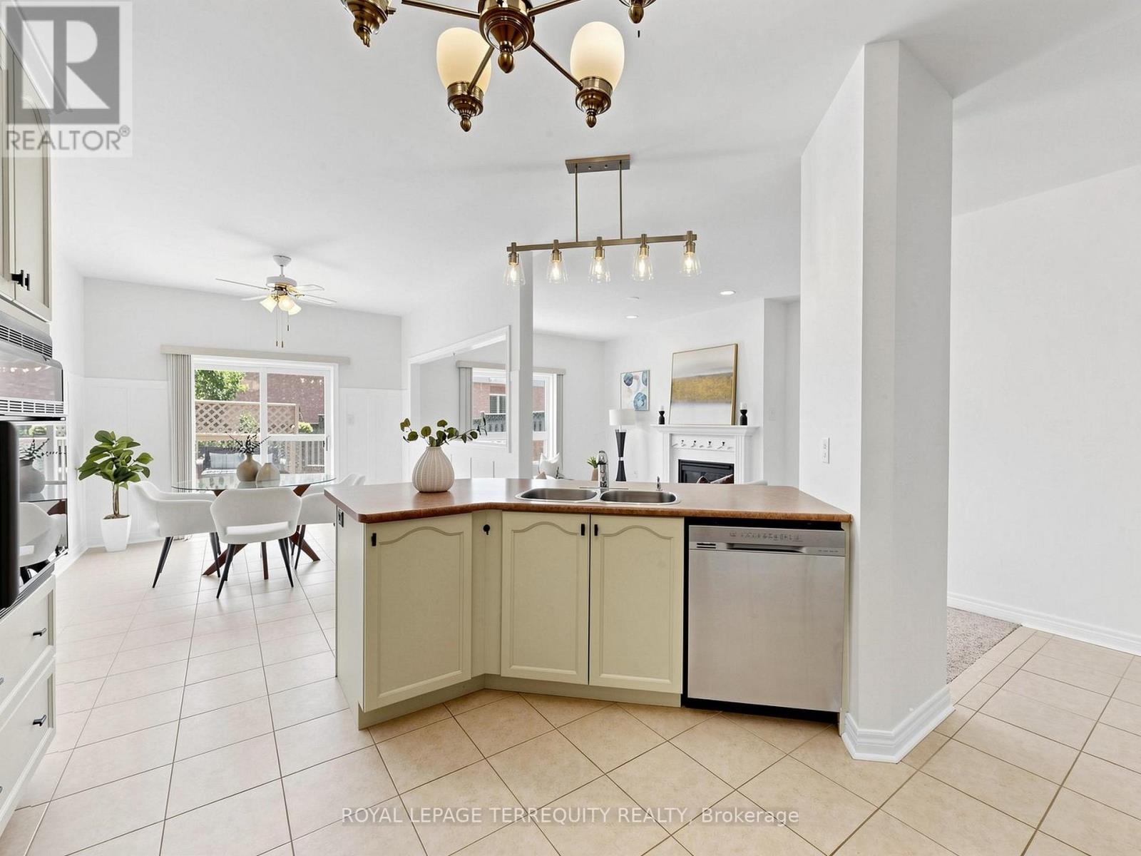 19 JOHNSON CRESCENT - 25