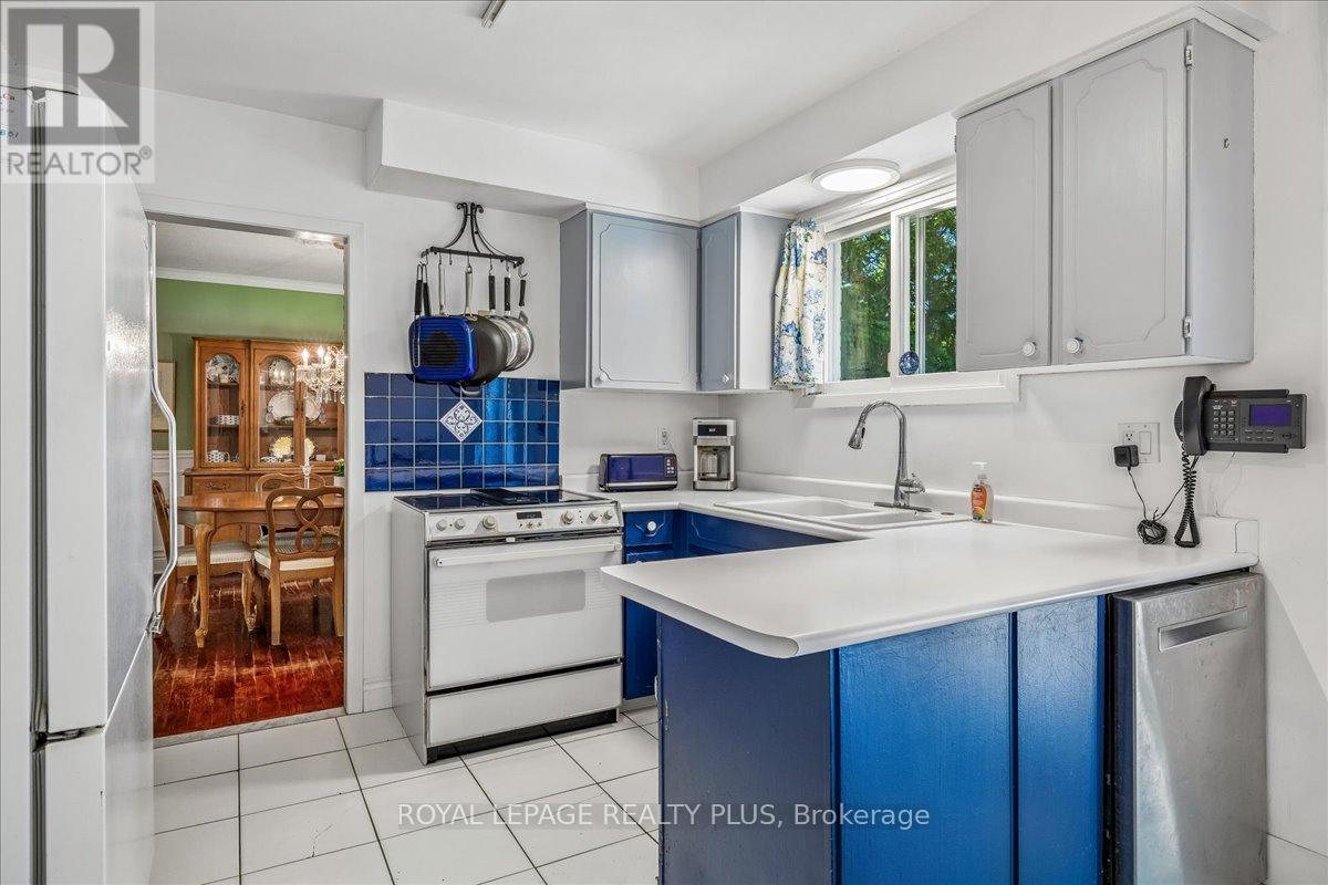 921 CALDER ROAD - 12