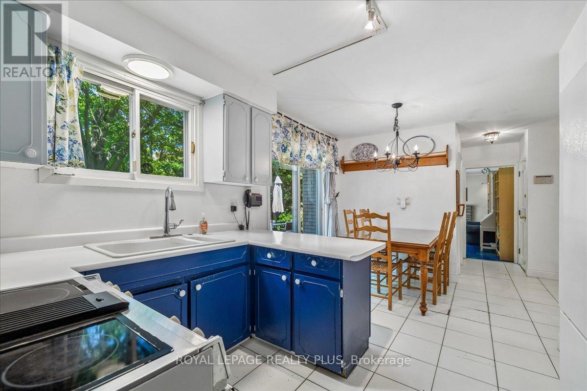 921 CALDER ROAD - 13