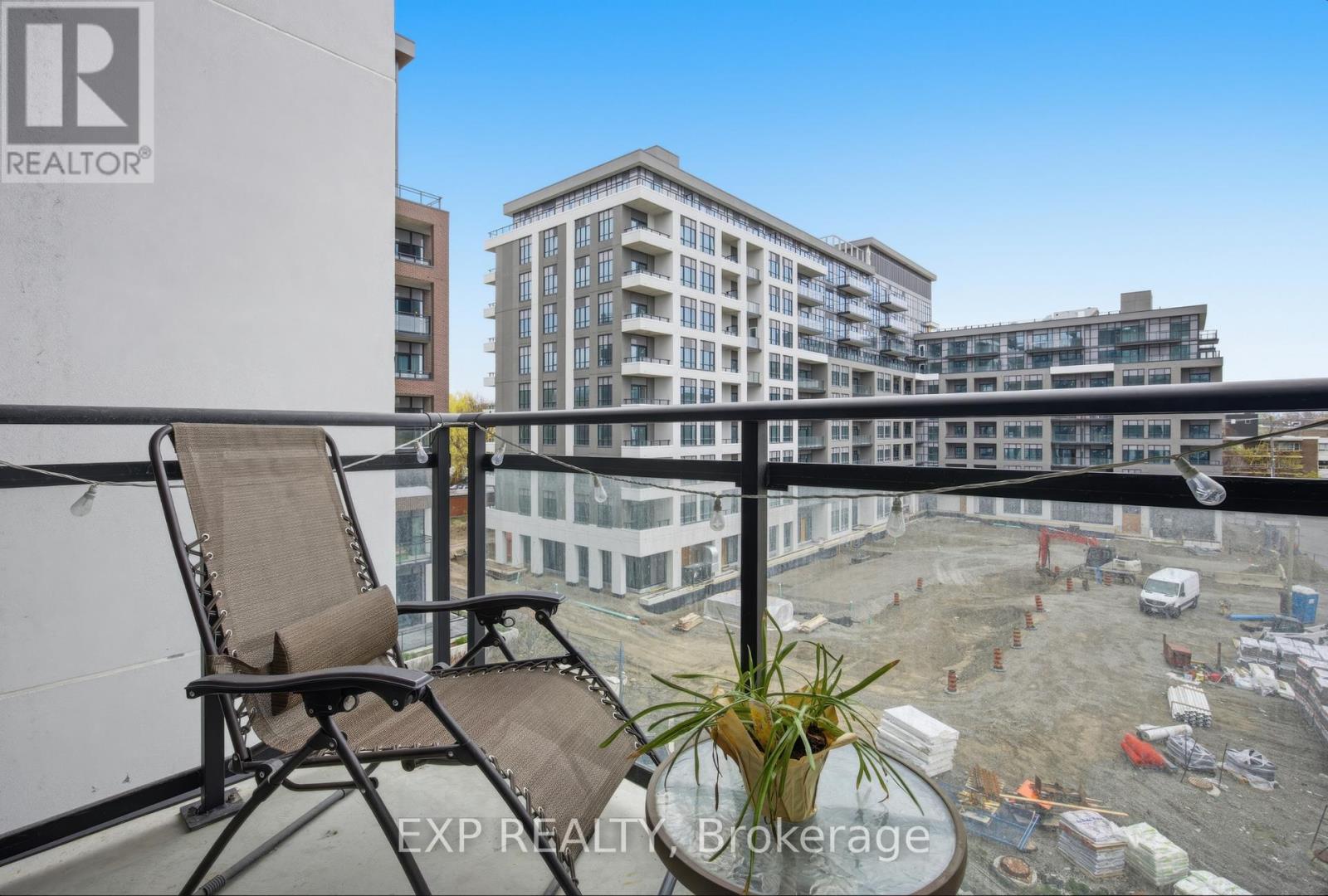 #404 25 NEIGHBOURHOOD LANE - 22