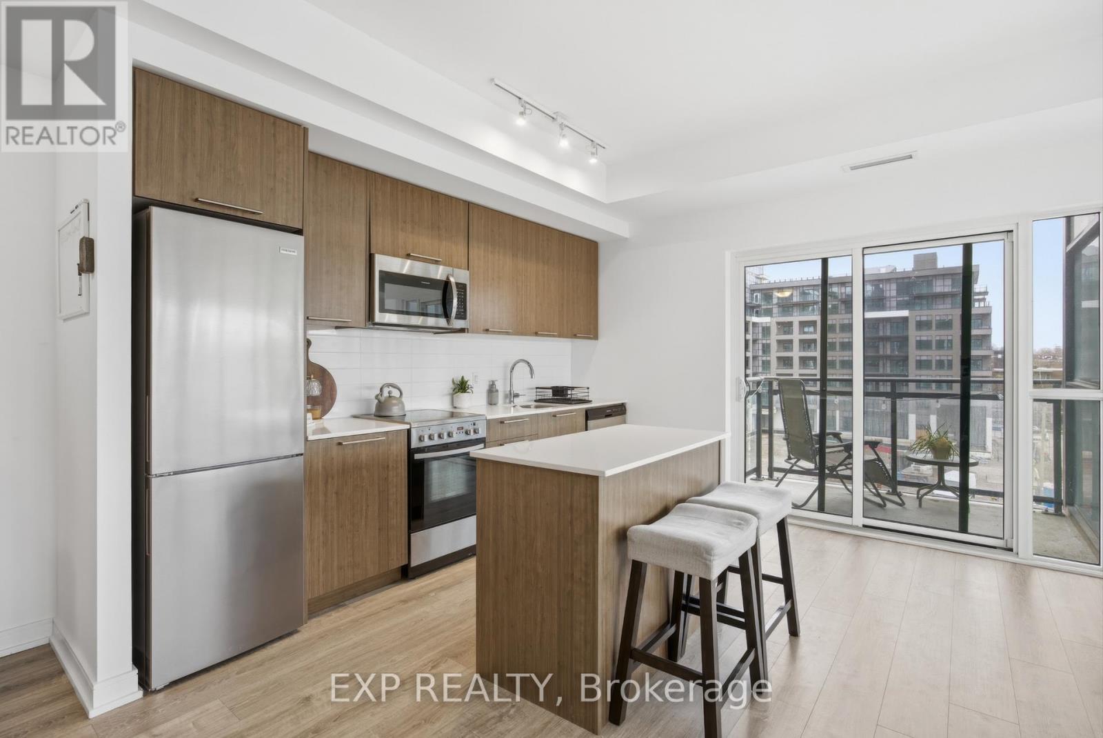 #404 25 NEIGHBOURHOOD LANE - 25