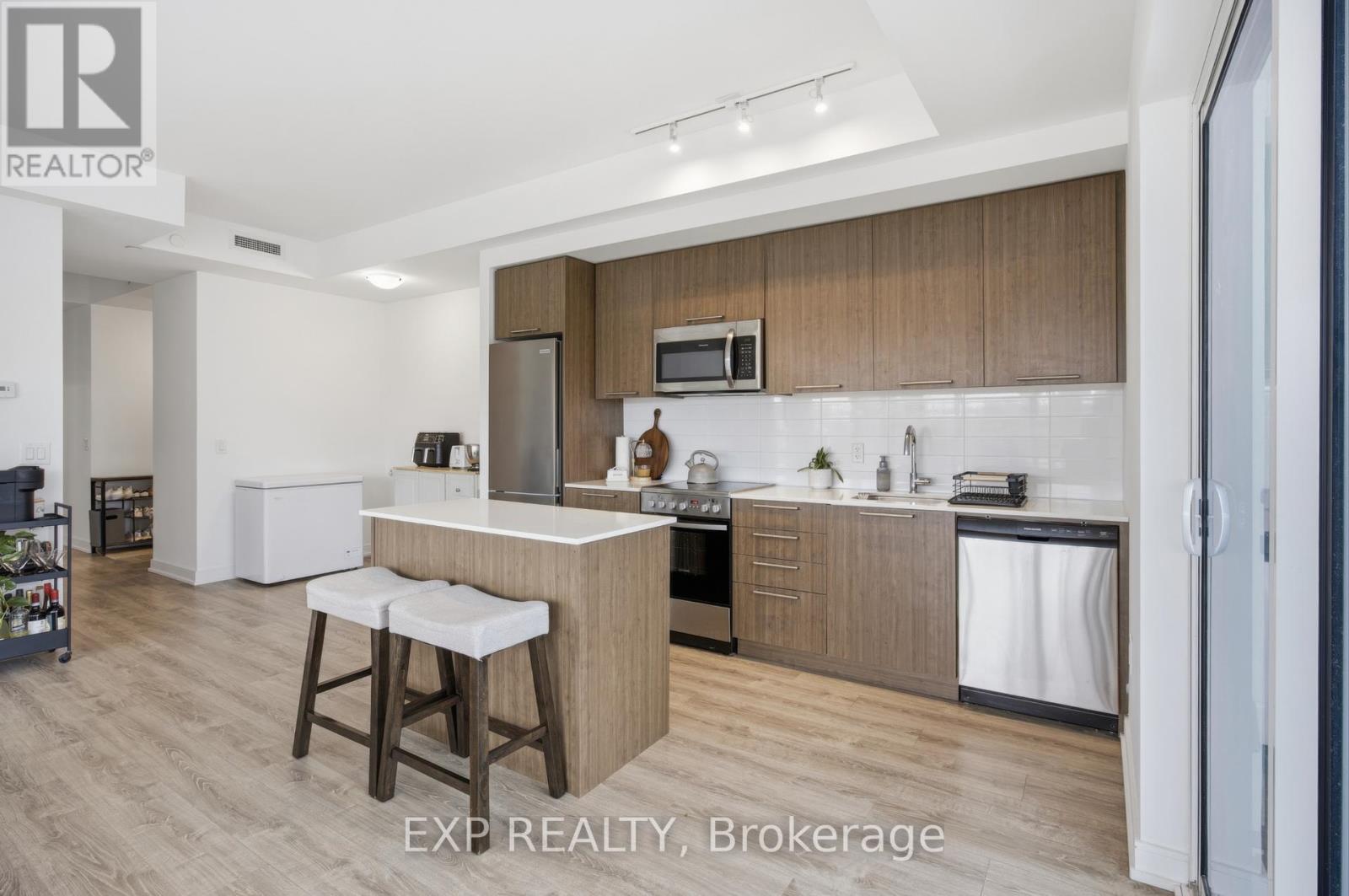 #404 25 NEIGHBOURHOOD LANE - 26