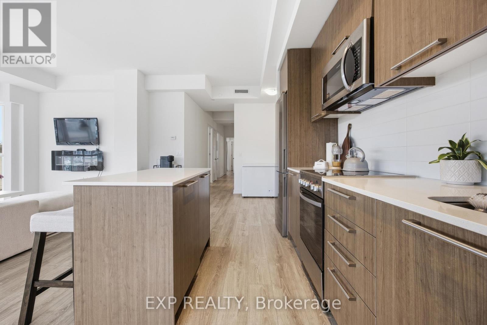 #404 25 NEIGHBOURHOOD LANE - 27