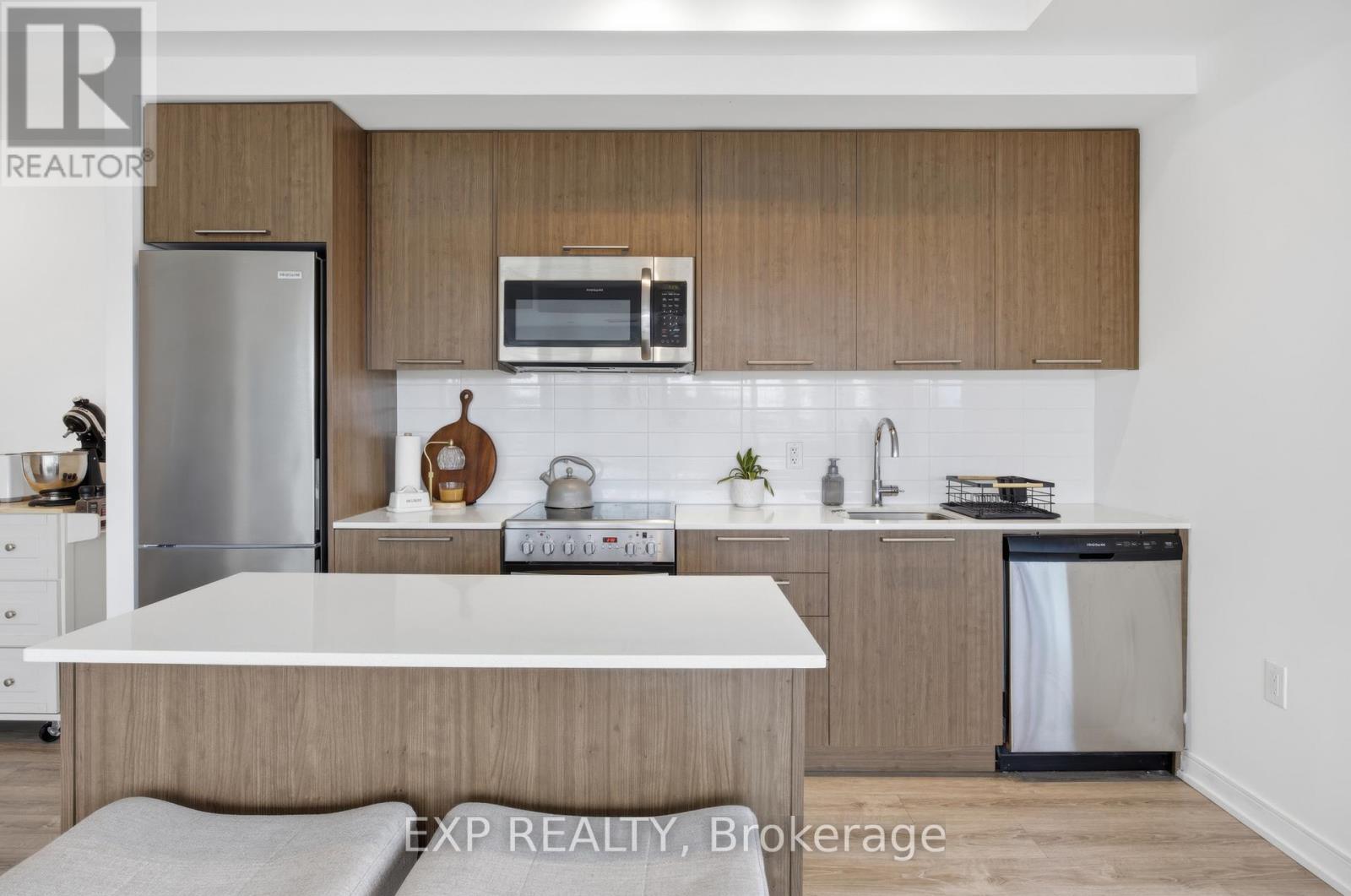 #404 25 NEIGHBOURHOOD LANE - 29