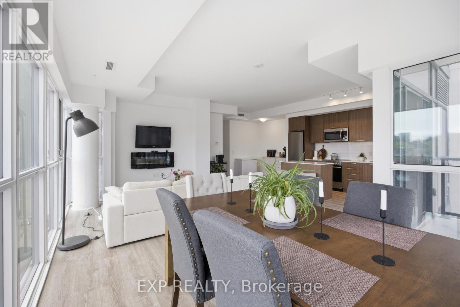 #404 25 NEIGHBOURHOOD LANE - 33