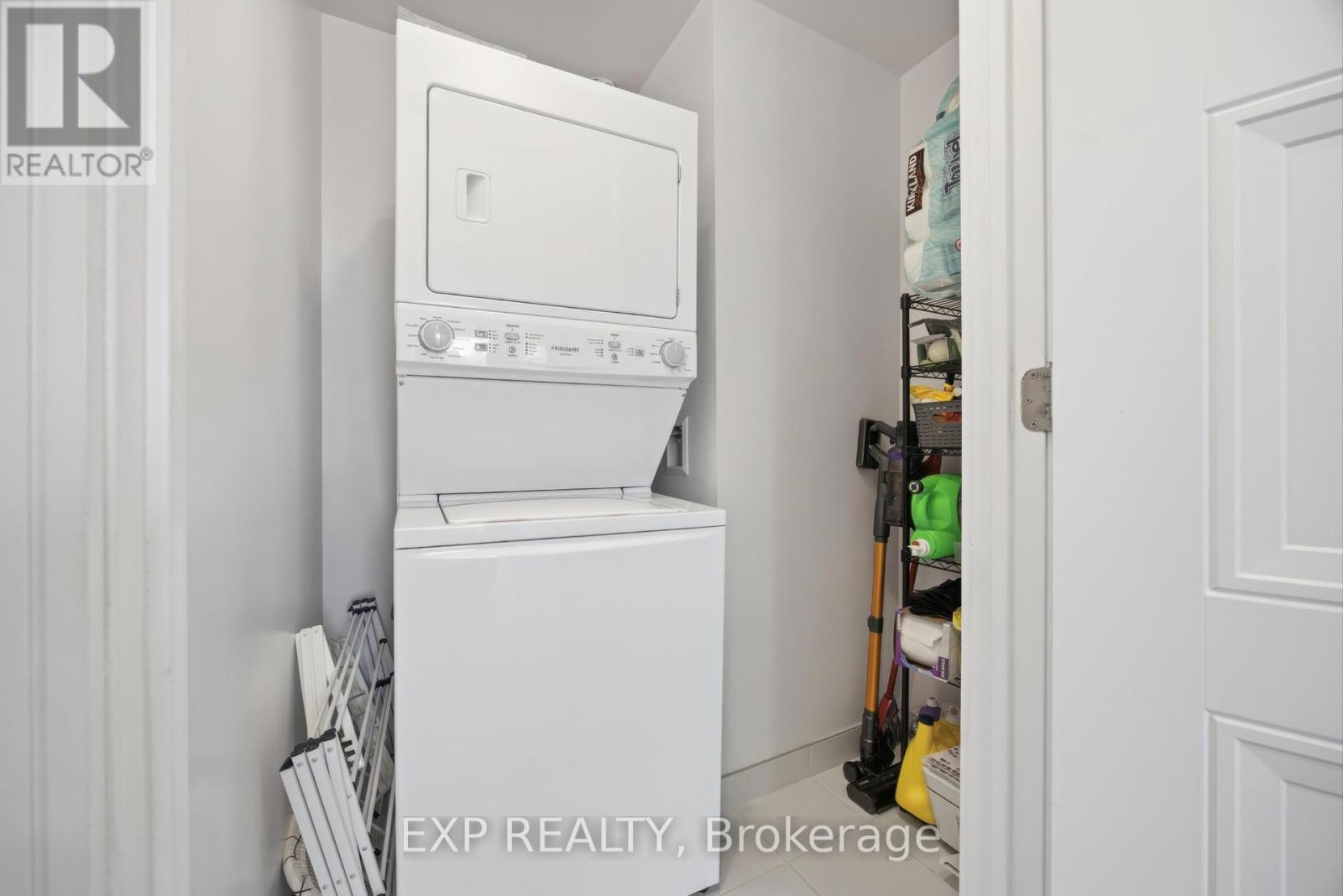 #404 25 NEIGHBOURHOOD LANE - 36