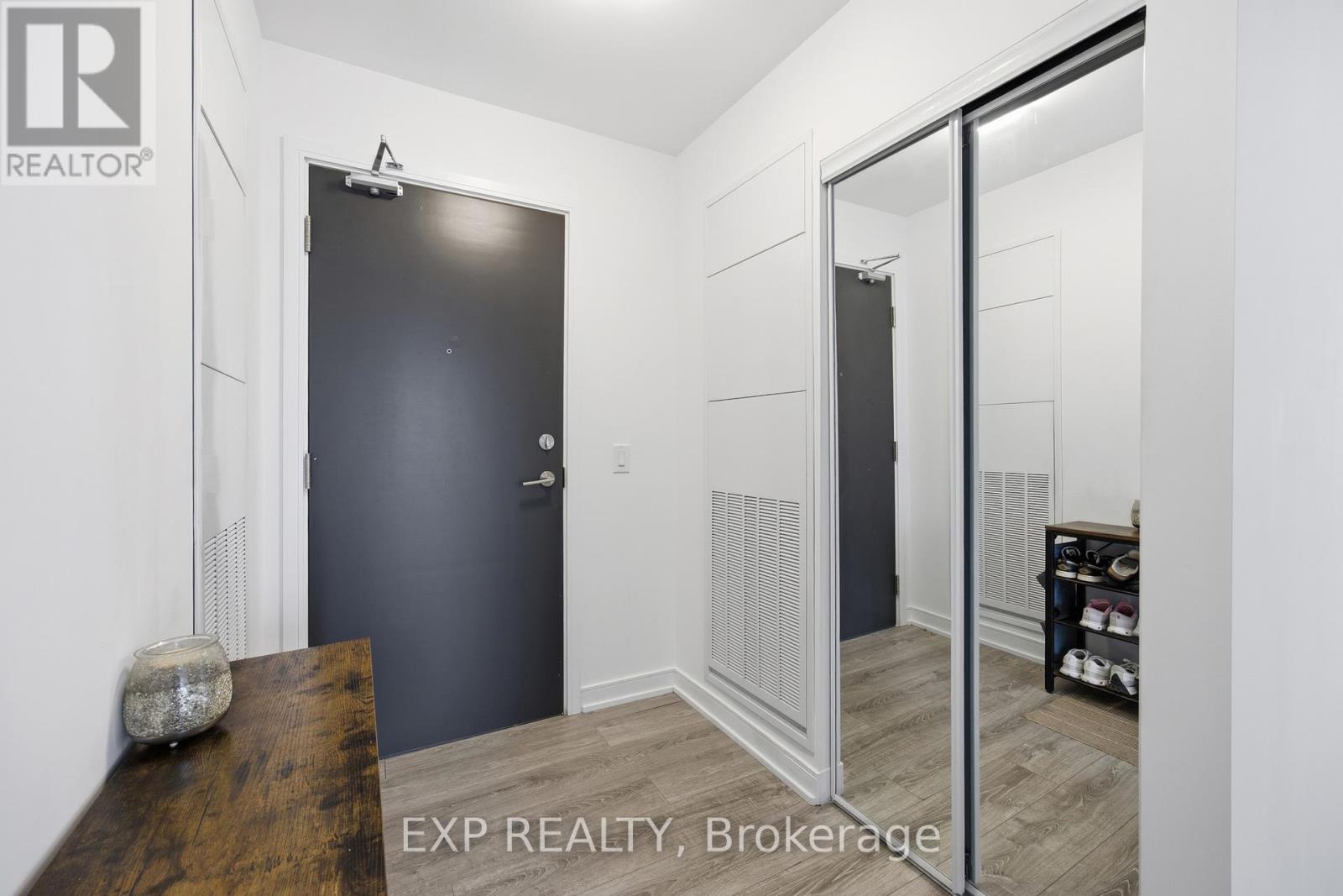 #404 25 NEIGHBOURHOOD LANE - 39