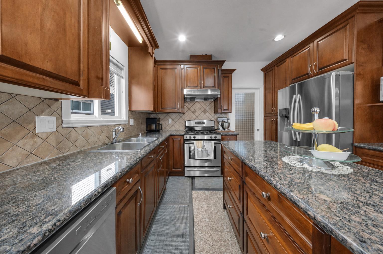 5 Bed, 5 Bath House for Sale in Surrey – 17460 64A AVENUE, Surrey - Image 40