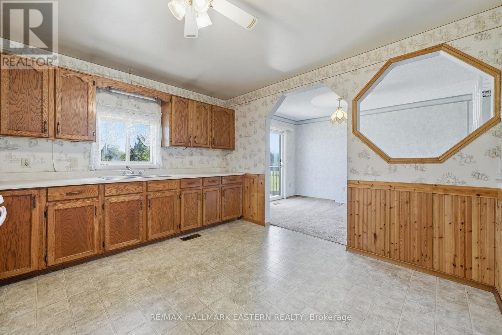 387 HINCHEY ROAD - 16