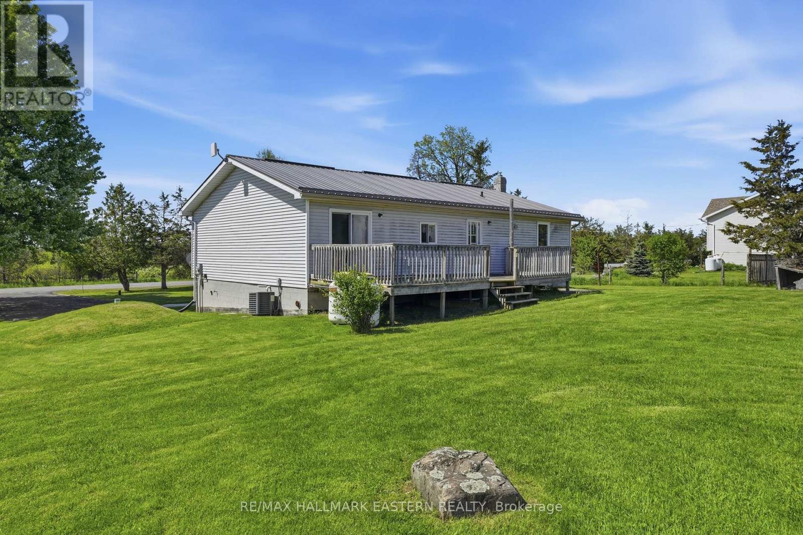 387 HINCHEY ROAD - 32