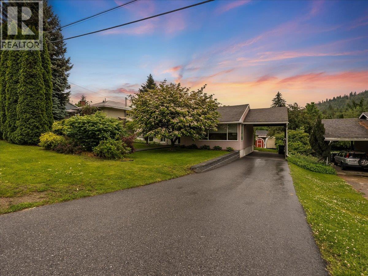 806 10th Street - 60