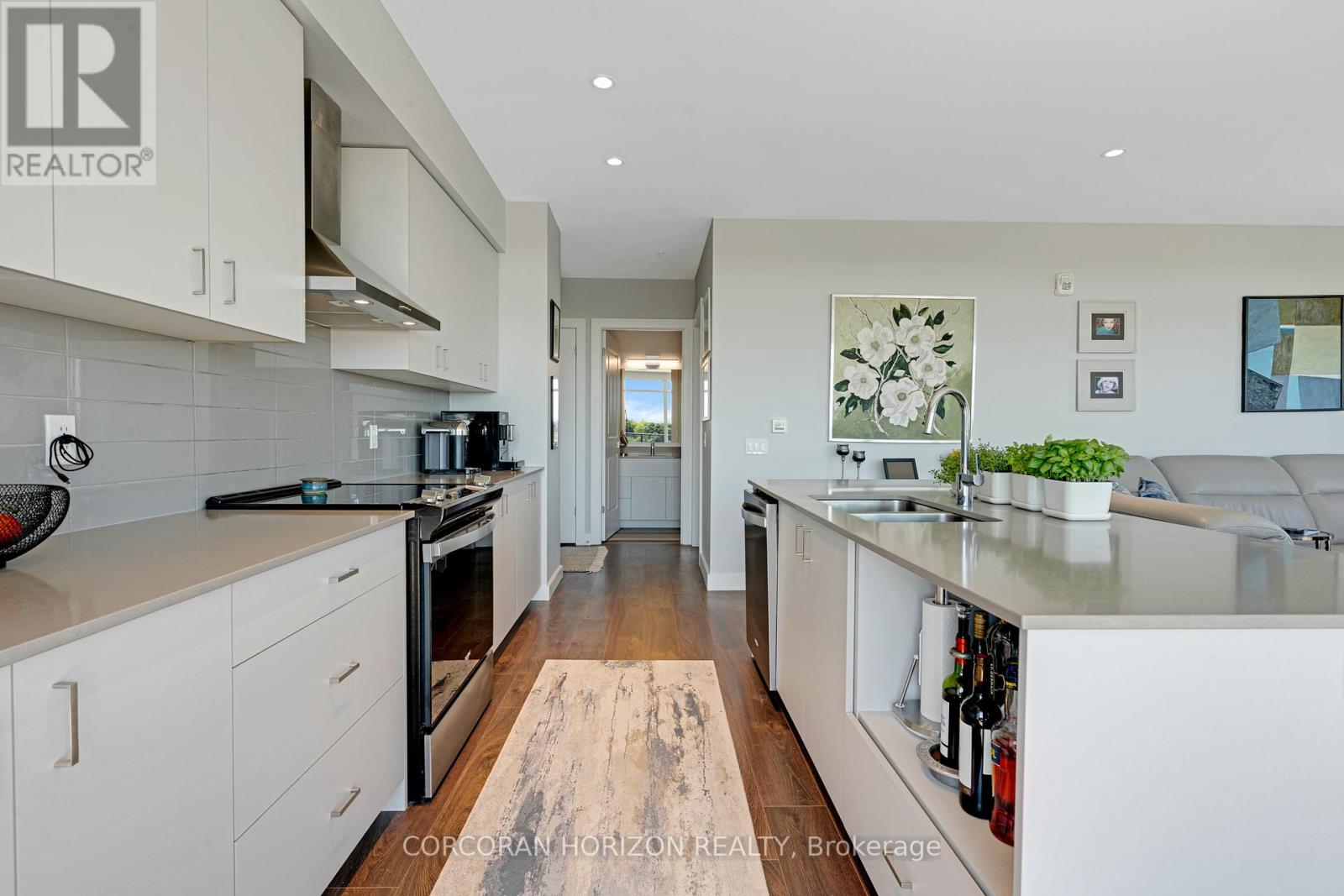 #1013 50 GRAND AVENUE S - 15