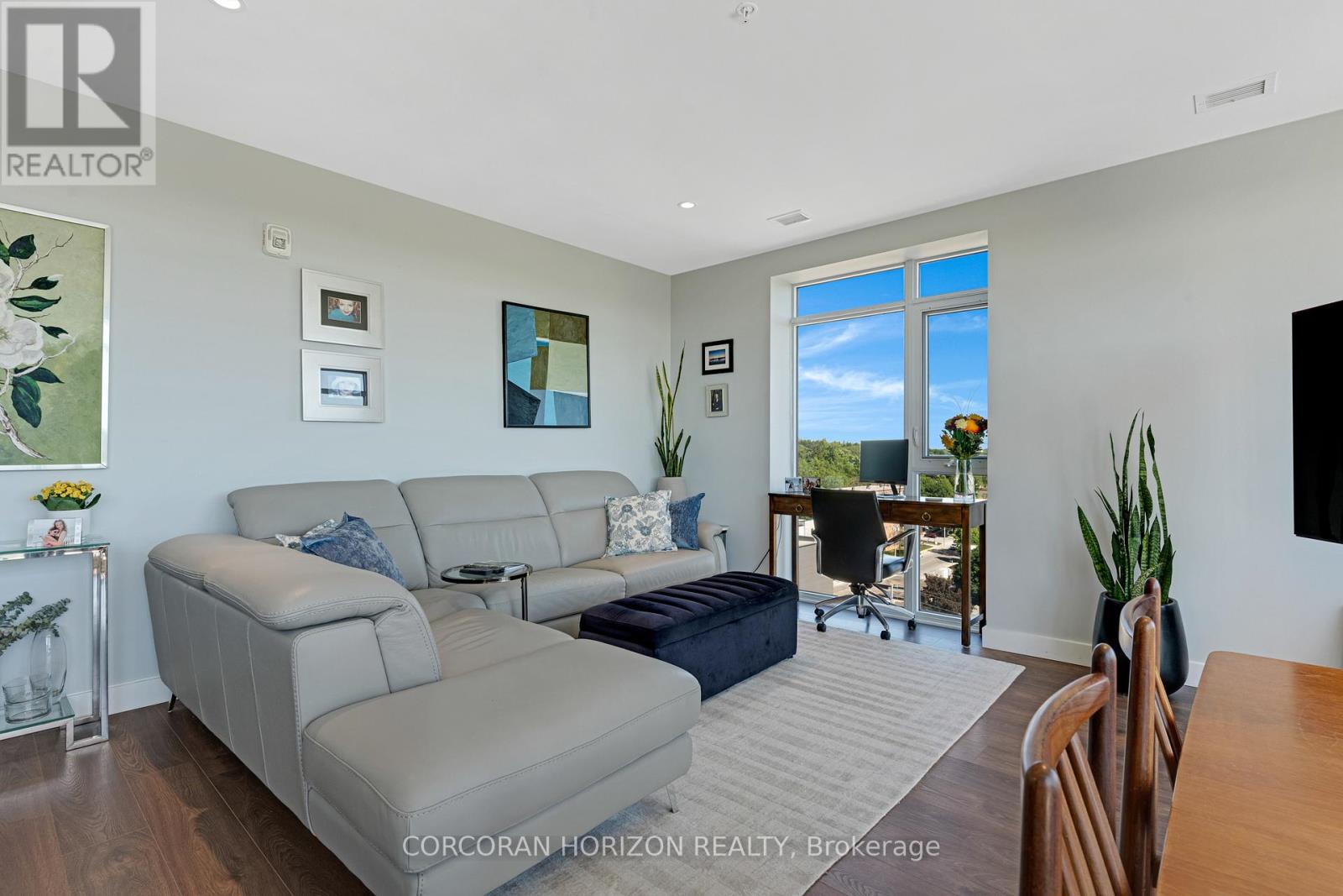 #1013 50 GRAND AVENUE S - 17