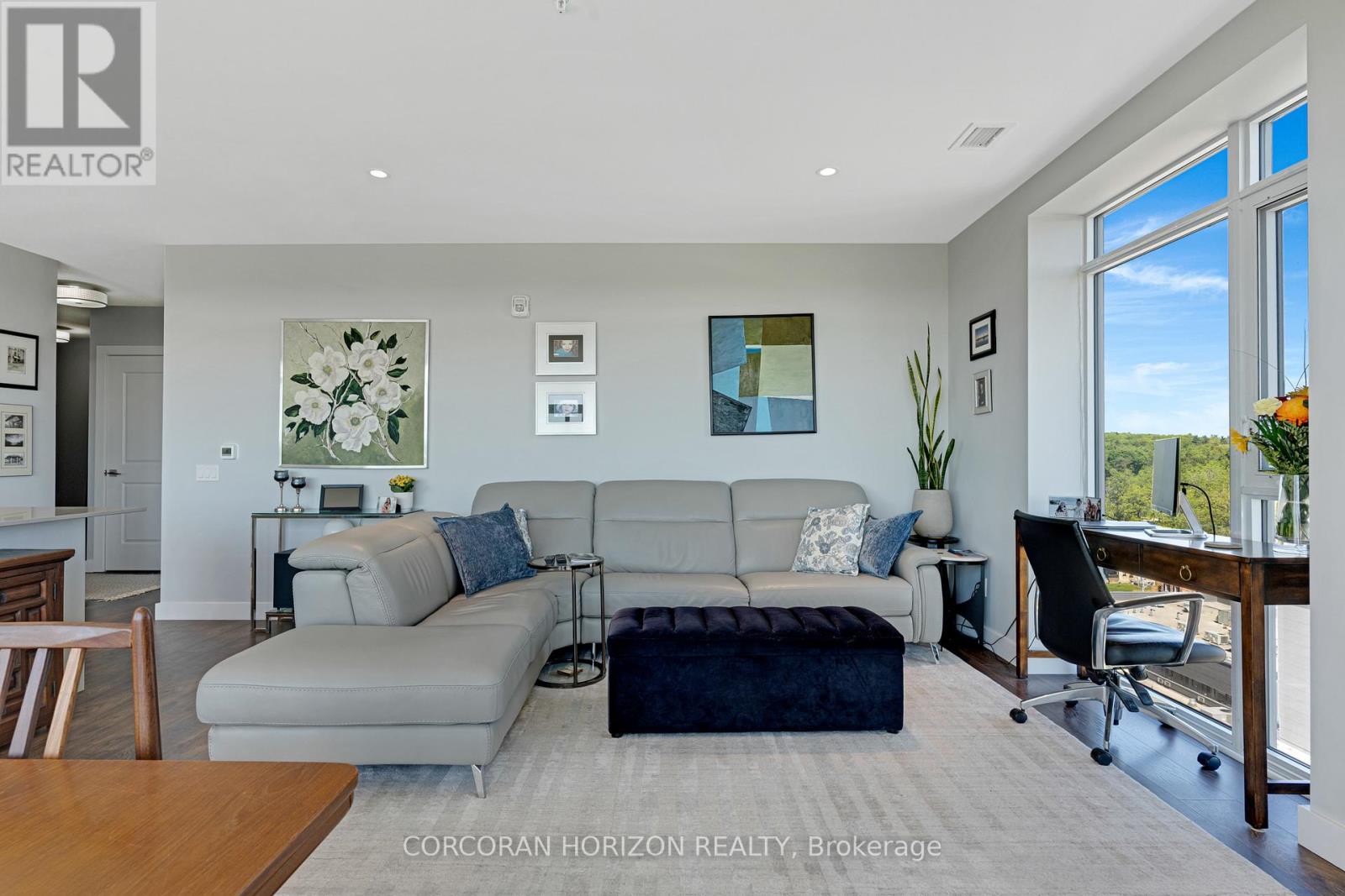 #1013 50 GRAND AVENUE S - 18