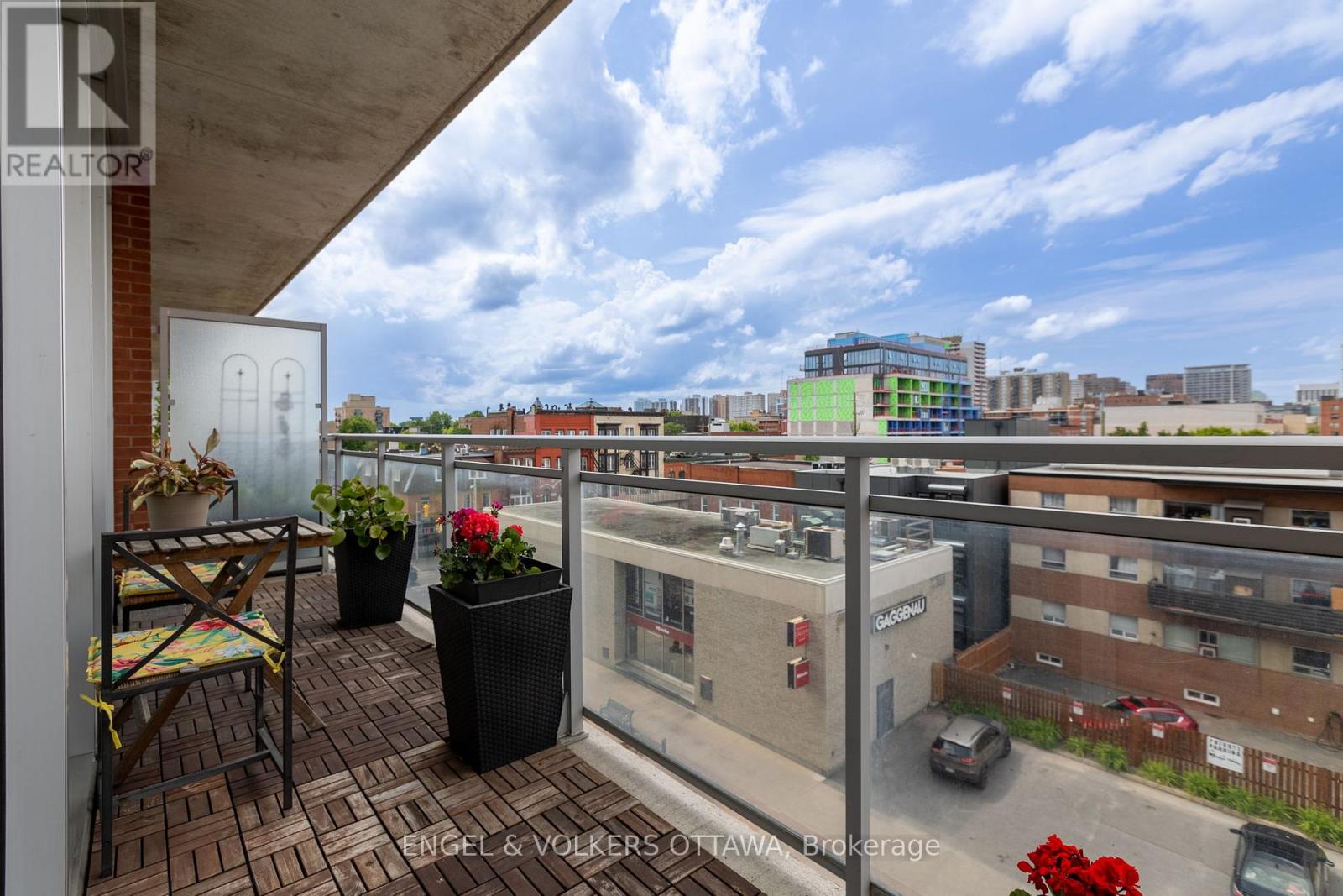 #415 354 GLADSTONE AVENUE - 21