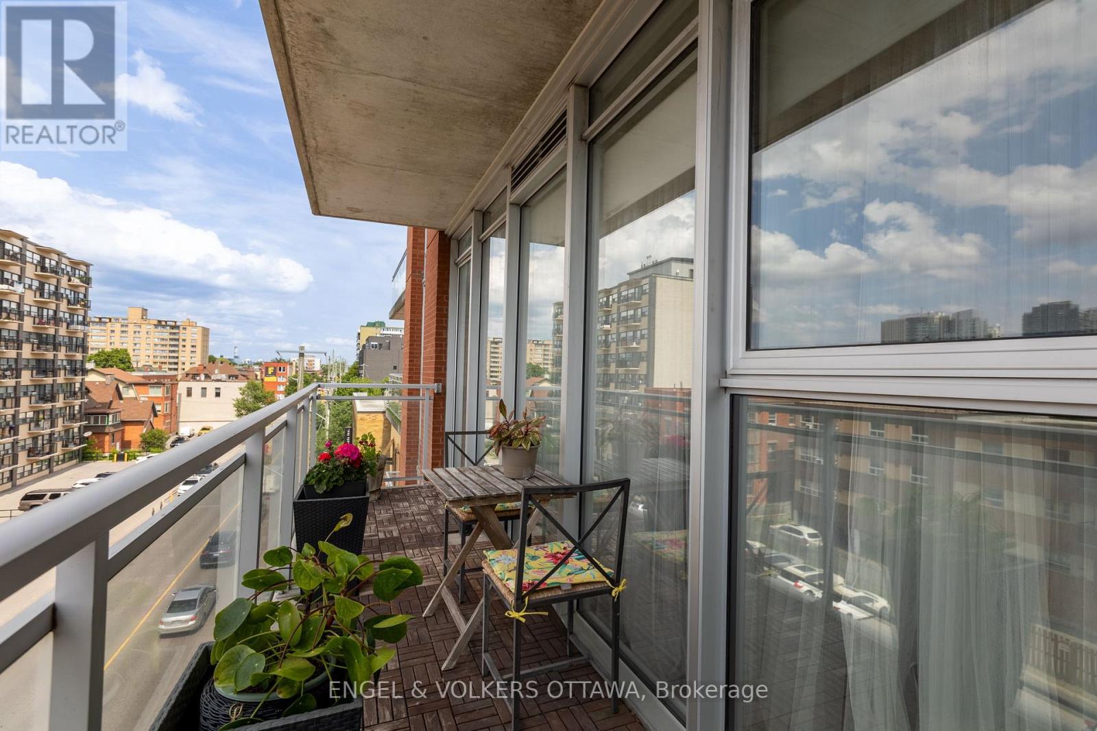 #415 354 GLADSTONE AVENUE - 22