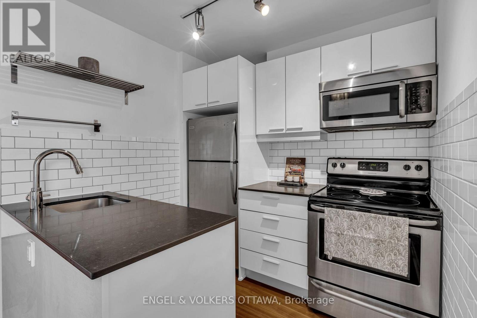 #415 354 GLADSTONE AVENUE - 4
