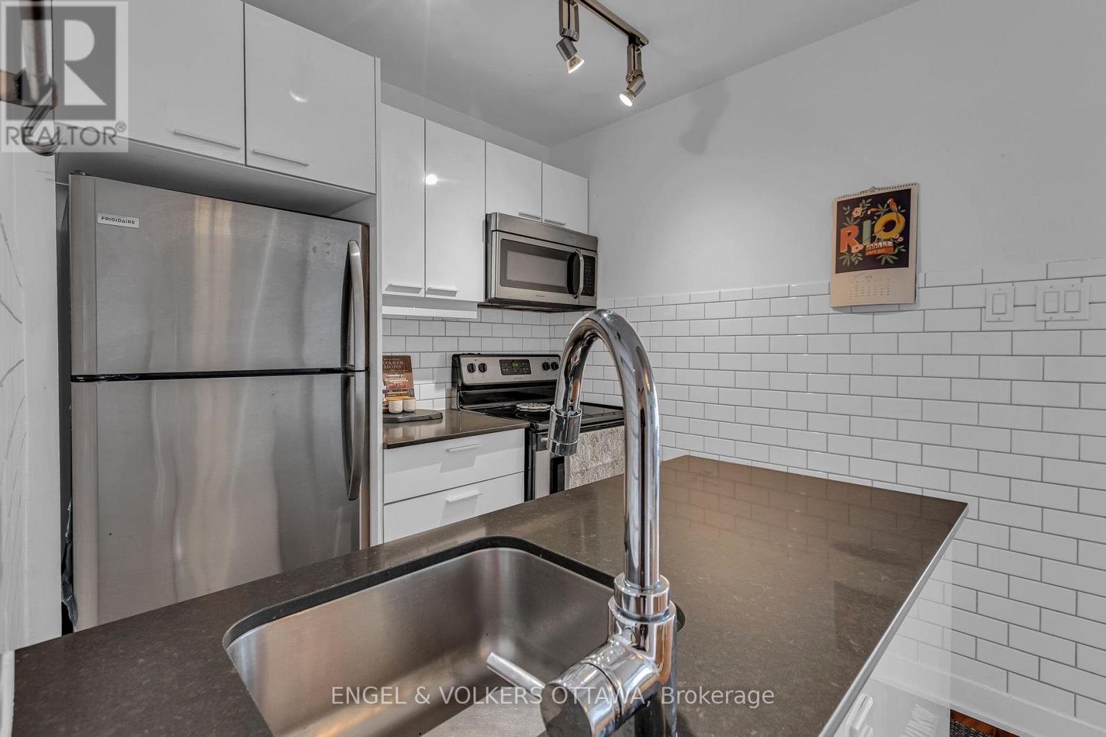 #415 354 GLADSTONE AVENUE - 5