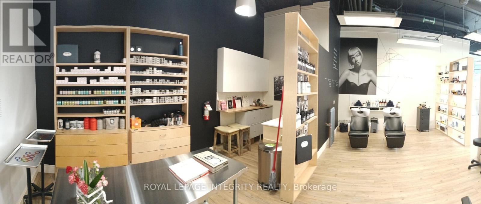 Business for Sale in Ottawa – 100 – 100 MURRAY STREET, Ottawa – MLS# X13230560 - Image 11