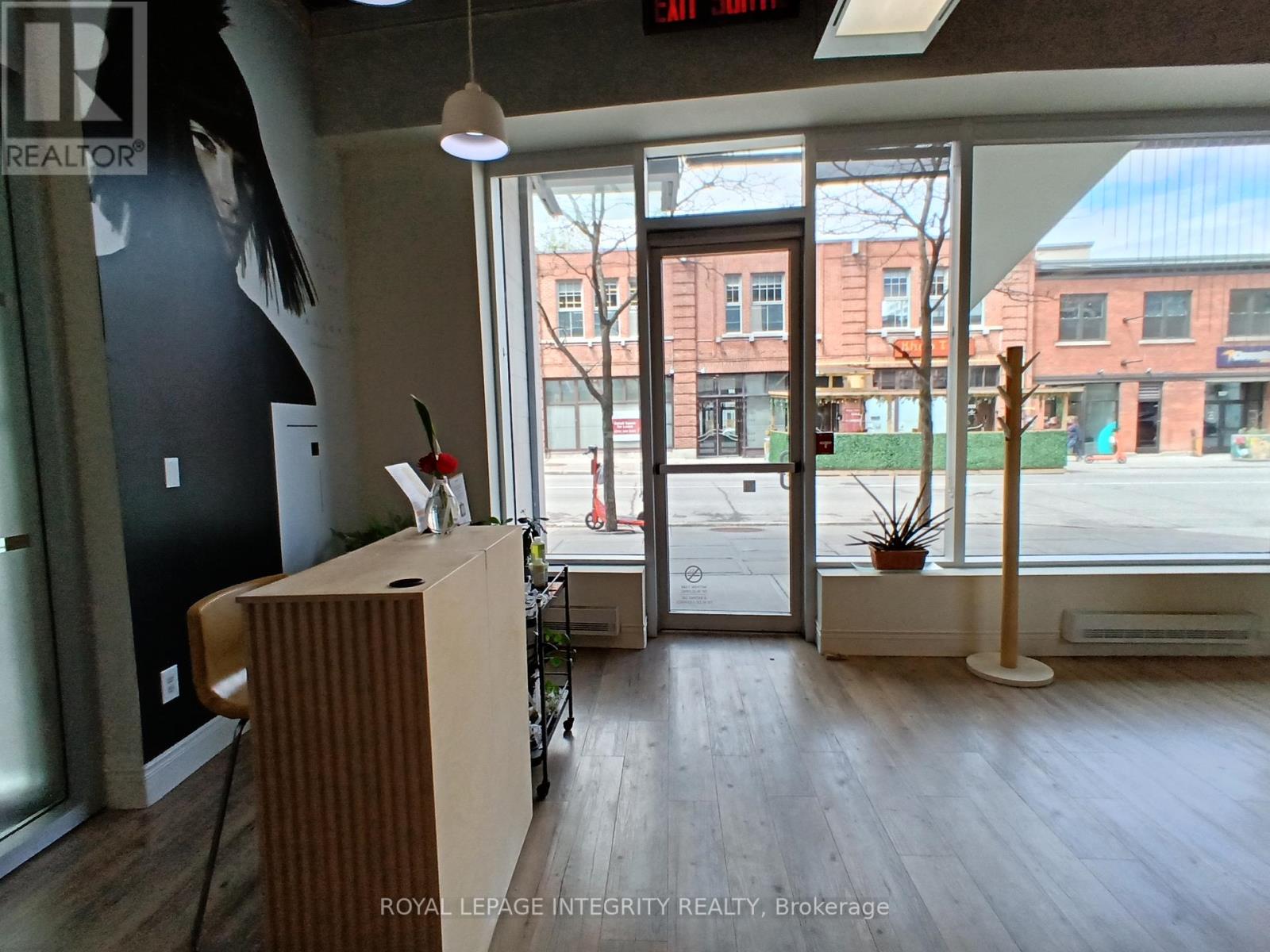 Business for Sale in Ottawa – 100 – 100 MURRAY STREET, Ottawa – MLS# X13230560 - Image 18