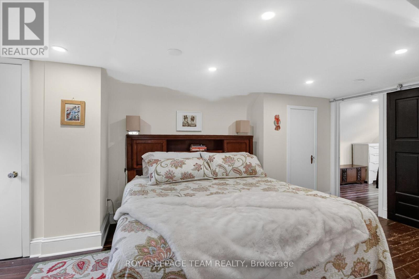 94 STRACHAN STREET - 22