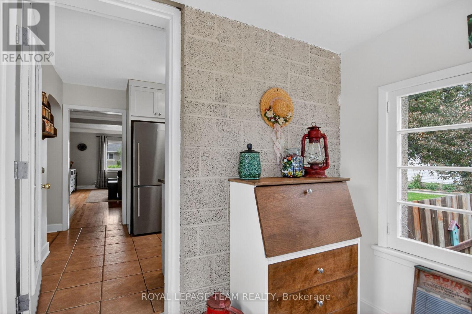 94 STRACHAN STREET - 15