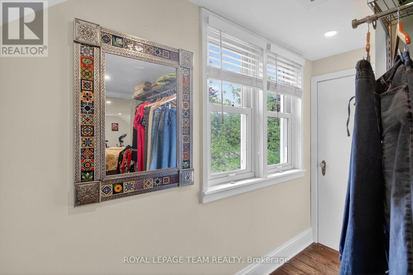 94 STRACHAN STREET - 25