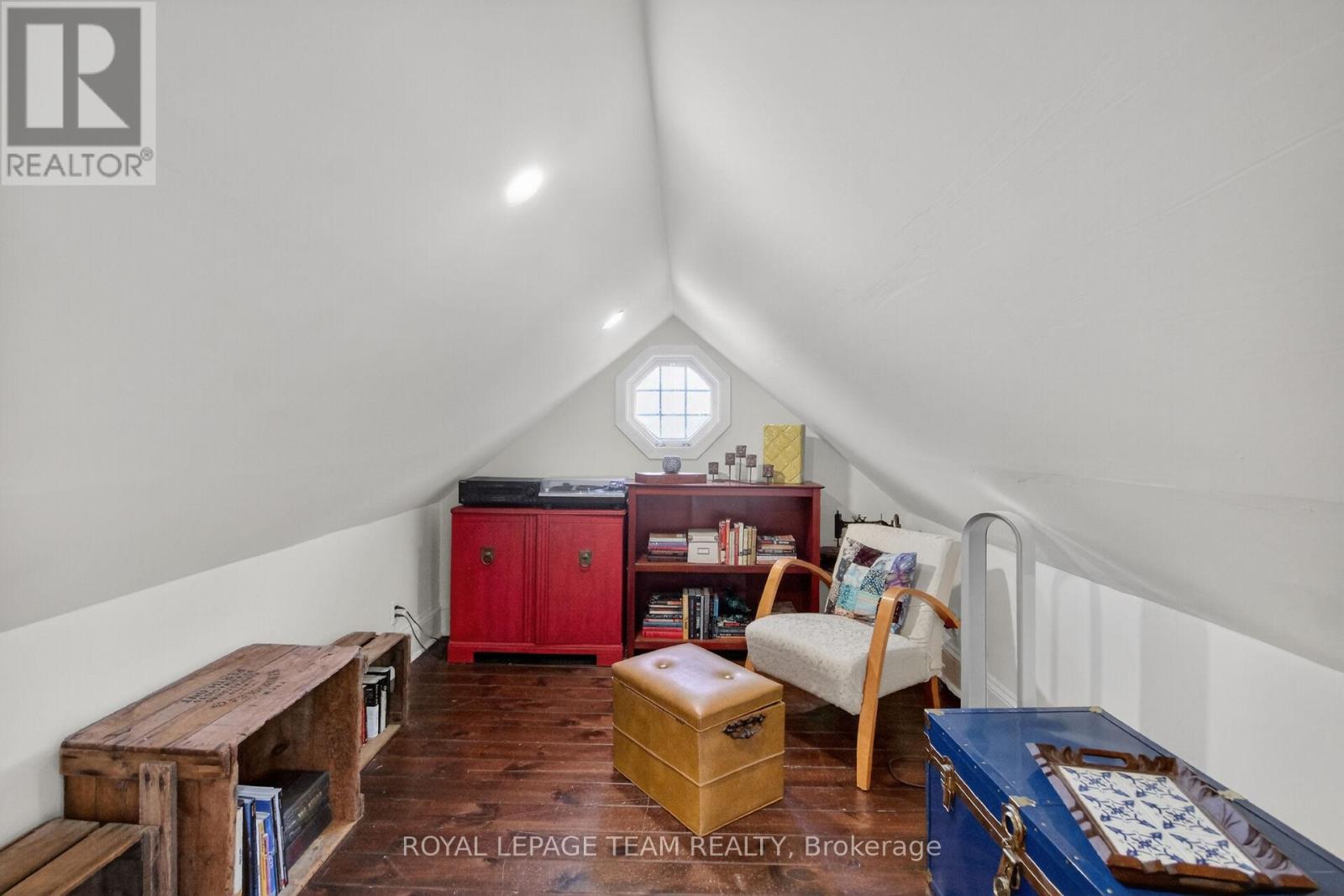 94 STRACHAN STREET - 24