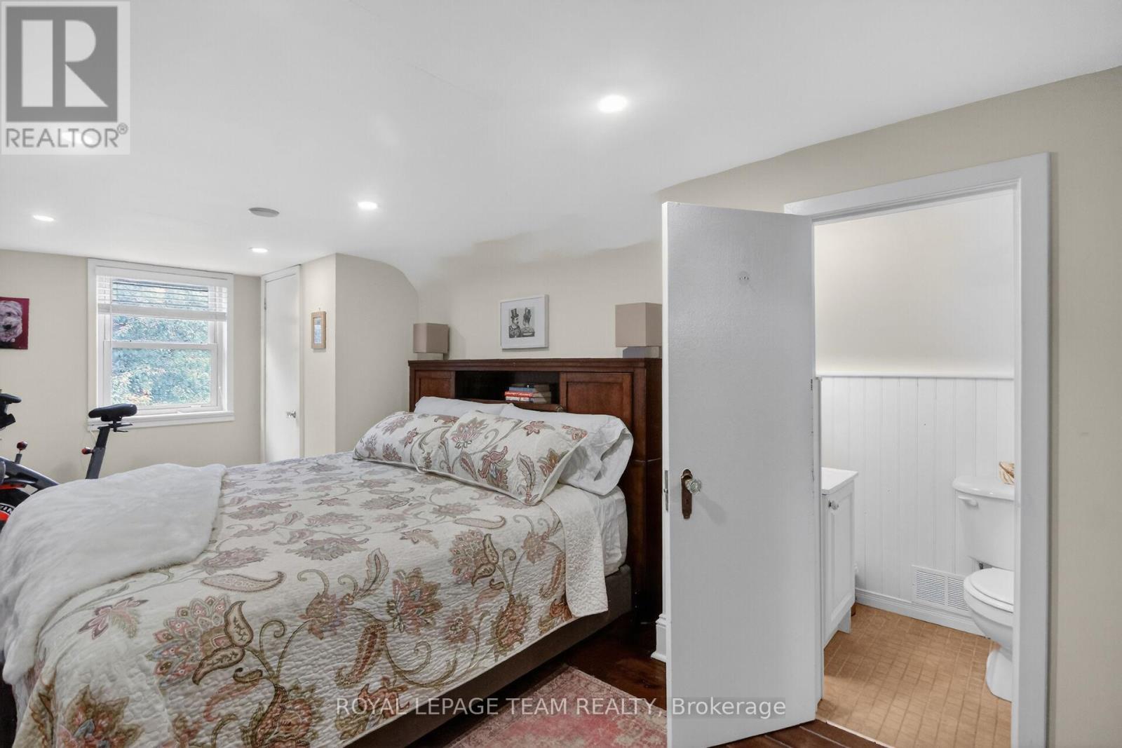 94 STRACHAN STREET - 23