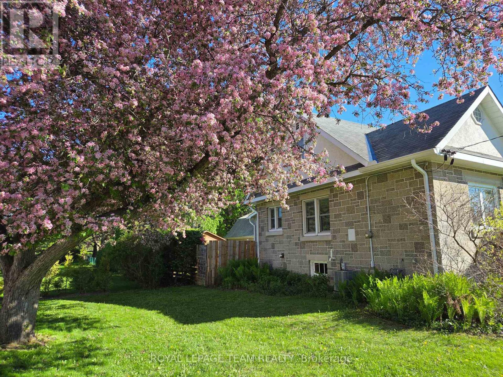 94 STRACHAN STREET - 30