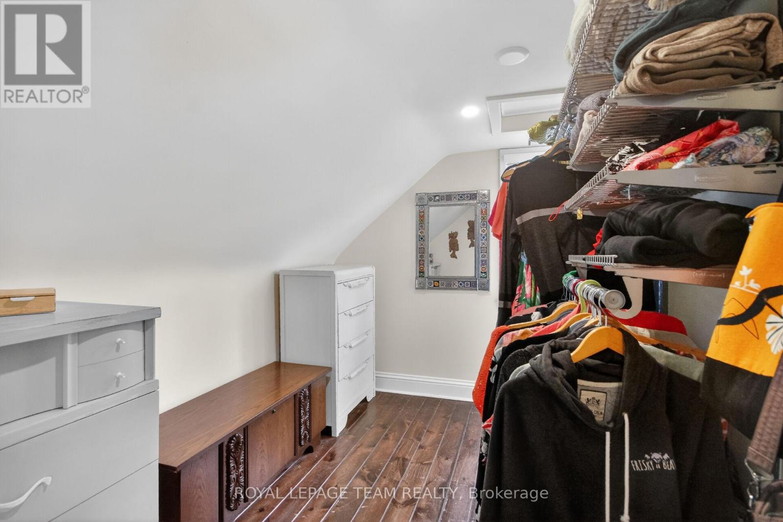 94 STRACHAN STREET - 26