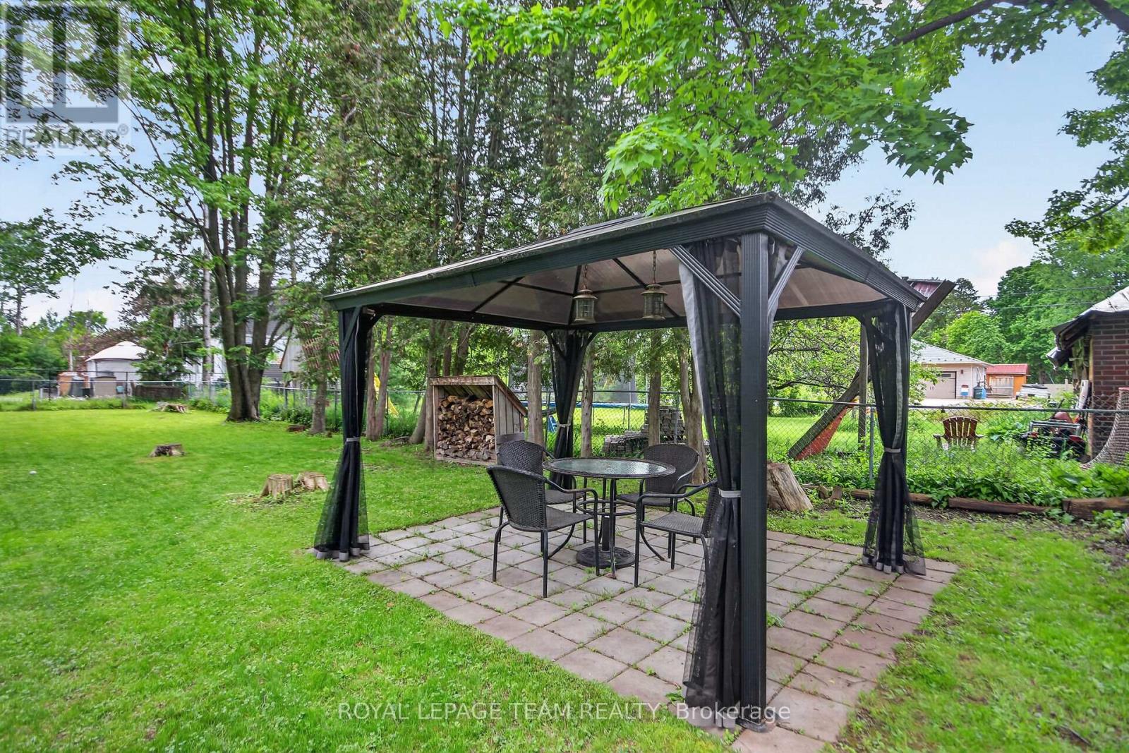 94 STRACHAN STREET - 34