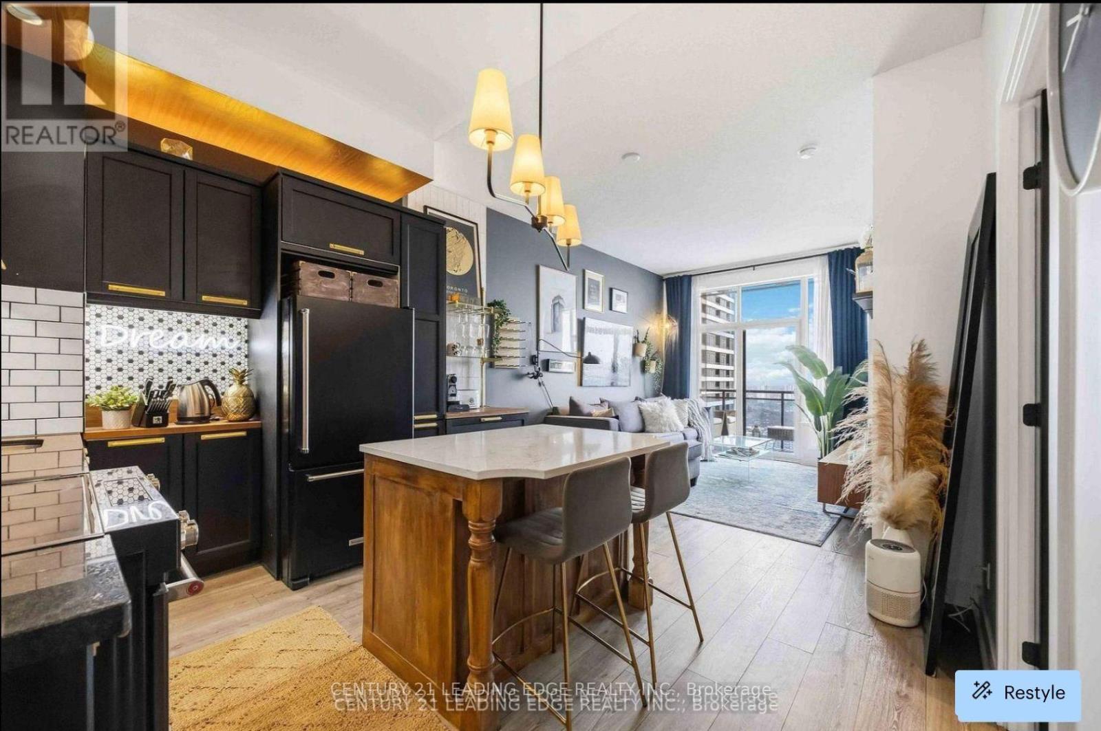 Listing photo of 2203 - 28 LINDEN STREET
