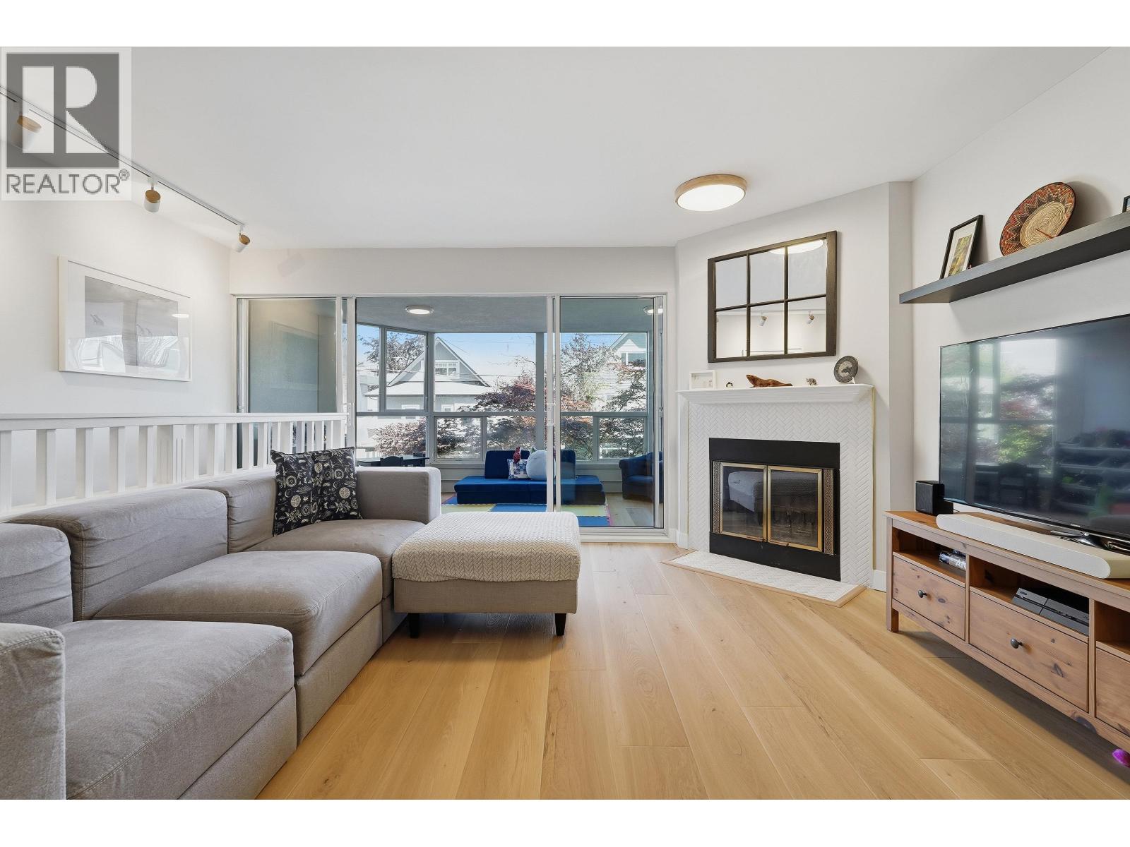 1284 W 8TH AVENUE, Vancouver