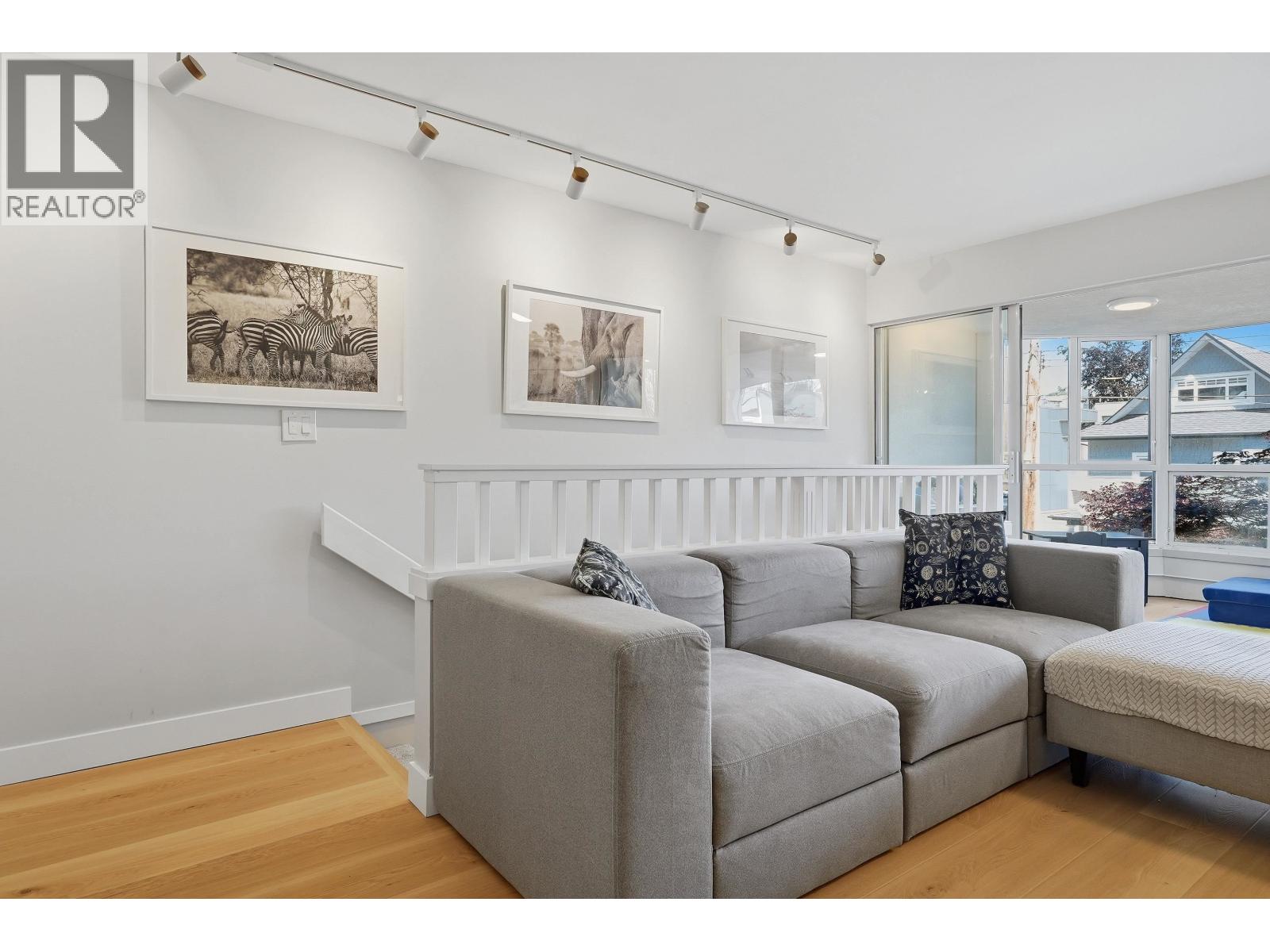 1284 W 8TH AVENUE, Vancouver