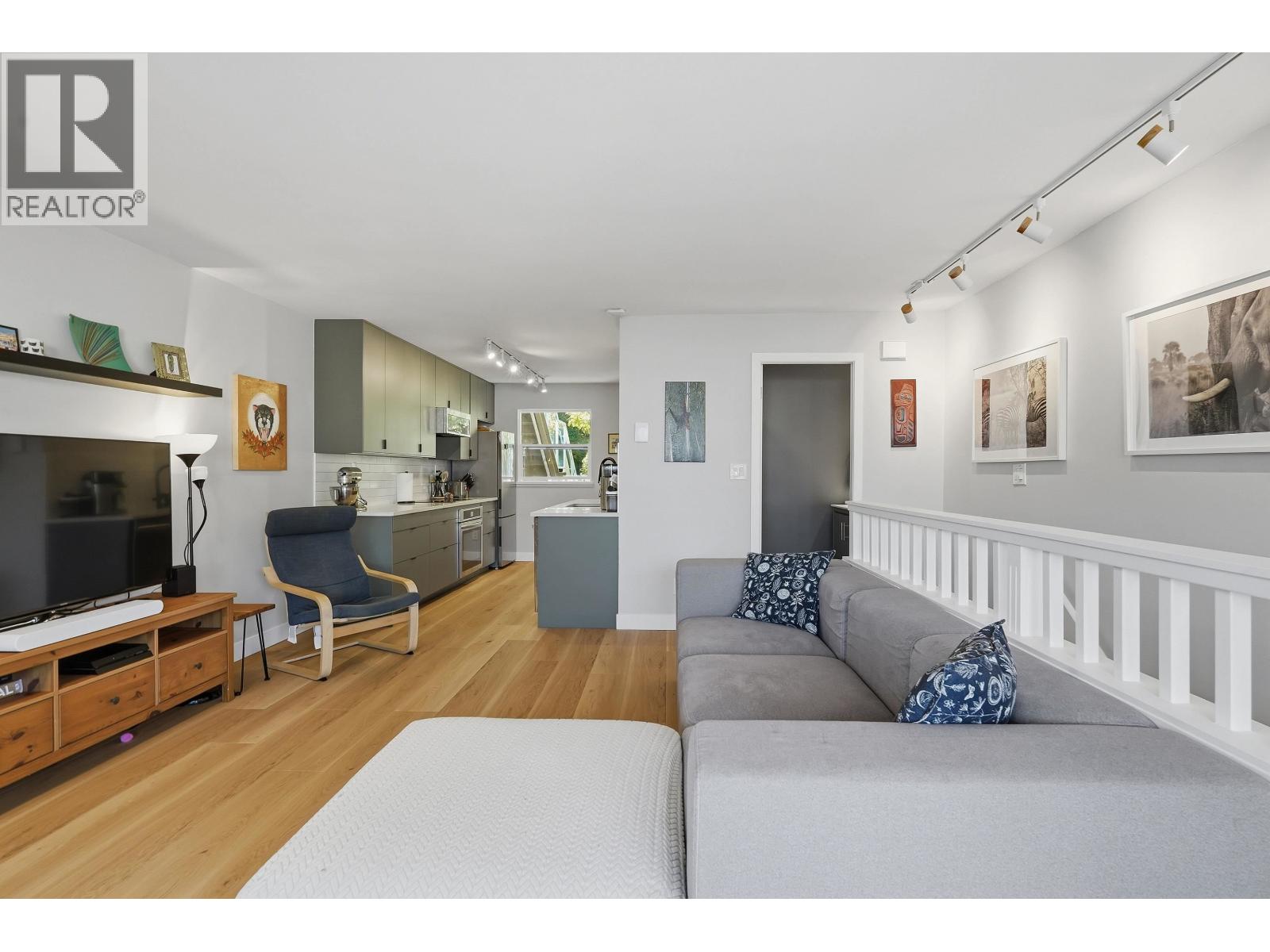 1284 W 8TH AVENUE, Vancouver