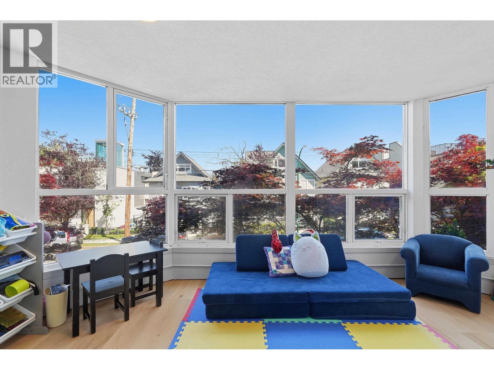 1284 W 8TH AVENUE, Vancouver