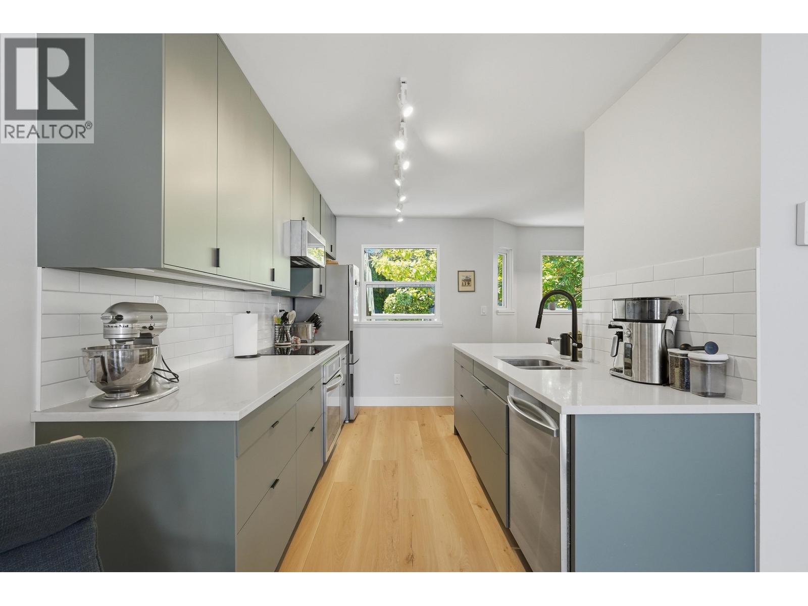 1284 W 8TH AVENUE, Vancouver