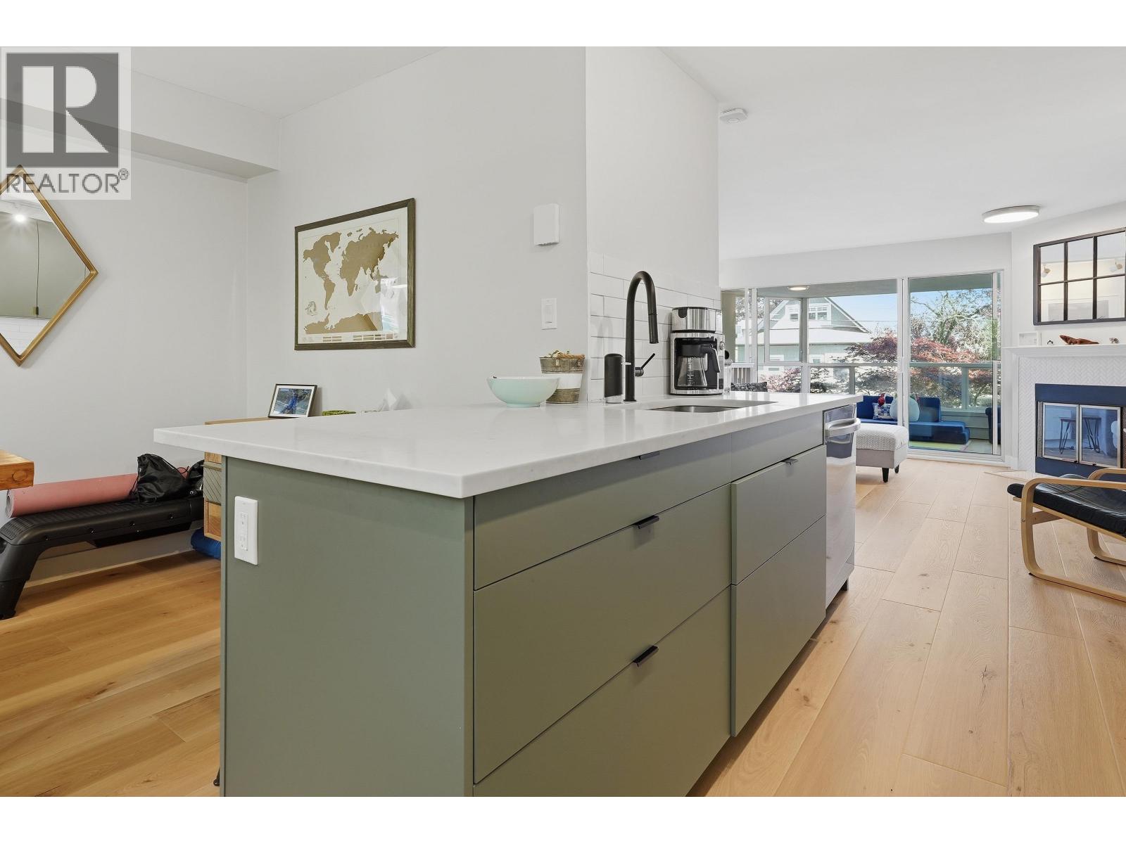 1284 W 8TH AVENUE, Vancouver