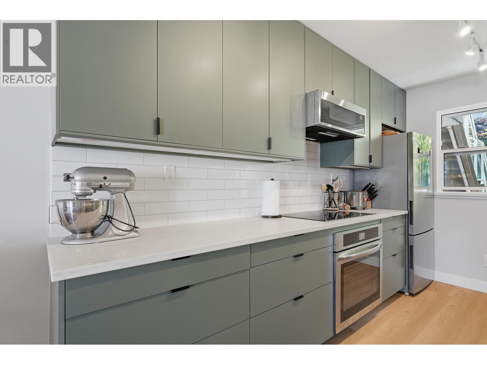 1284 W 8TH AVENUE, Vancouver