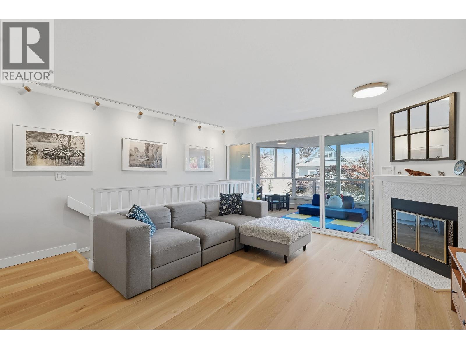 1284 W 8TH AVENUE, Vancouver