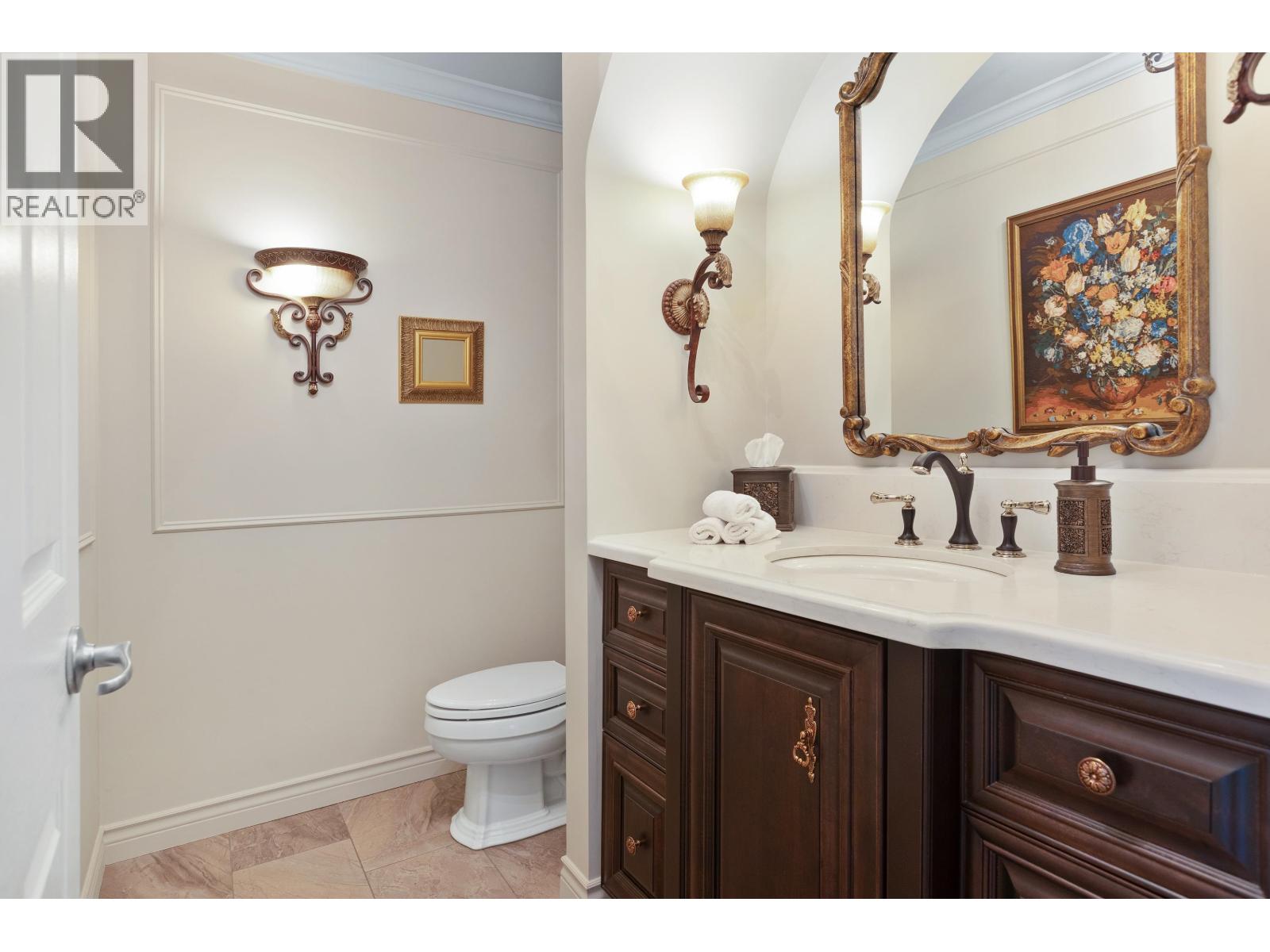 326 E 12TH STREET, North Vancouver