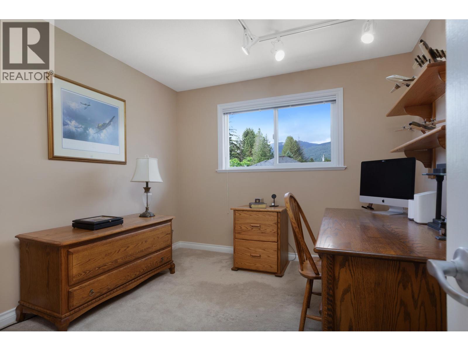 326 E 12TH STREET, North Vancouver